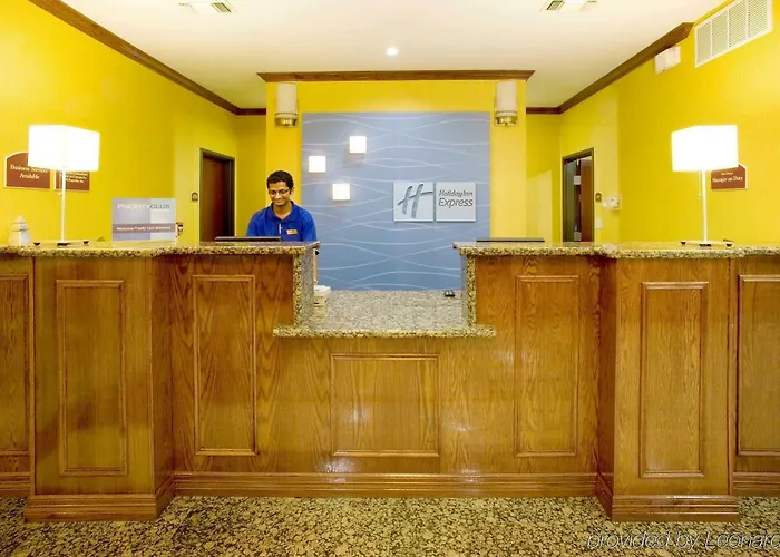 Holiday Inn Express Hotel And Suites Falfurrias